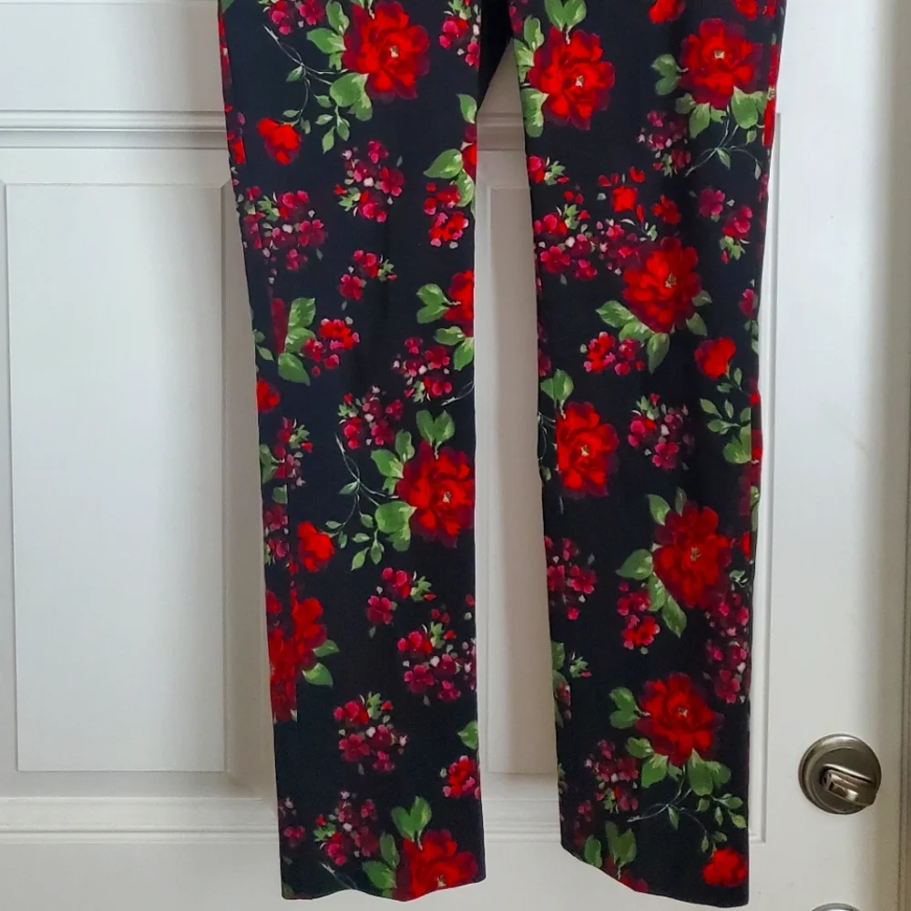 Printed Pull On Pants in size Medium - Picture 2 of 4